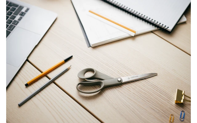 Tijeras Universales Recicladas Fiskars ReNew 21 Cm 6 Tijeras Universales Recicladas Fiskars ReNew 21 Cm - Imagen 4